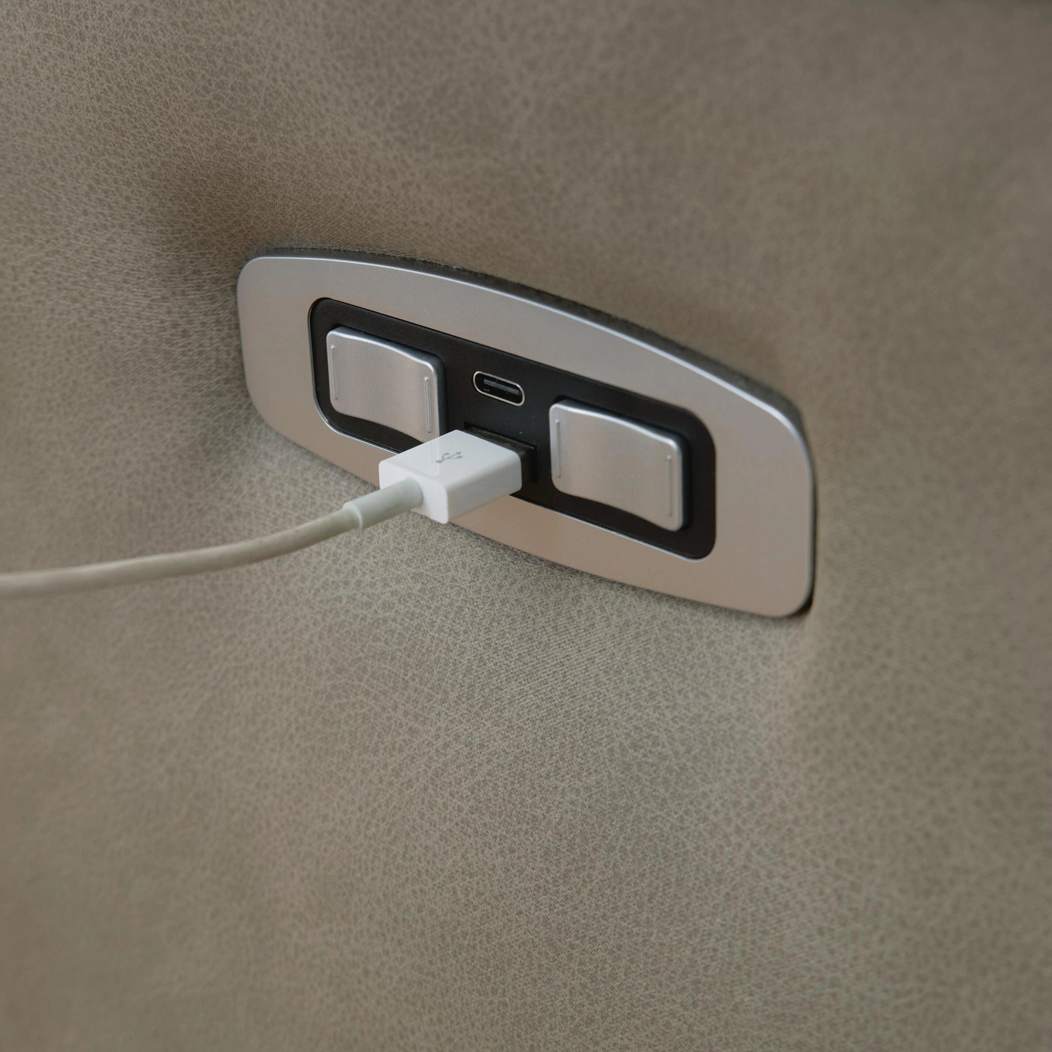 Seccional Reclinable Narwhal Place con Consola de Almacenamiento