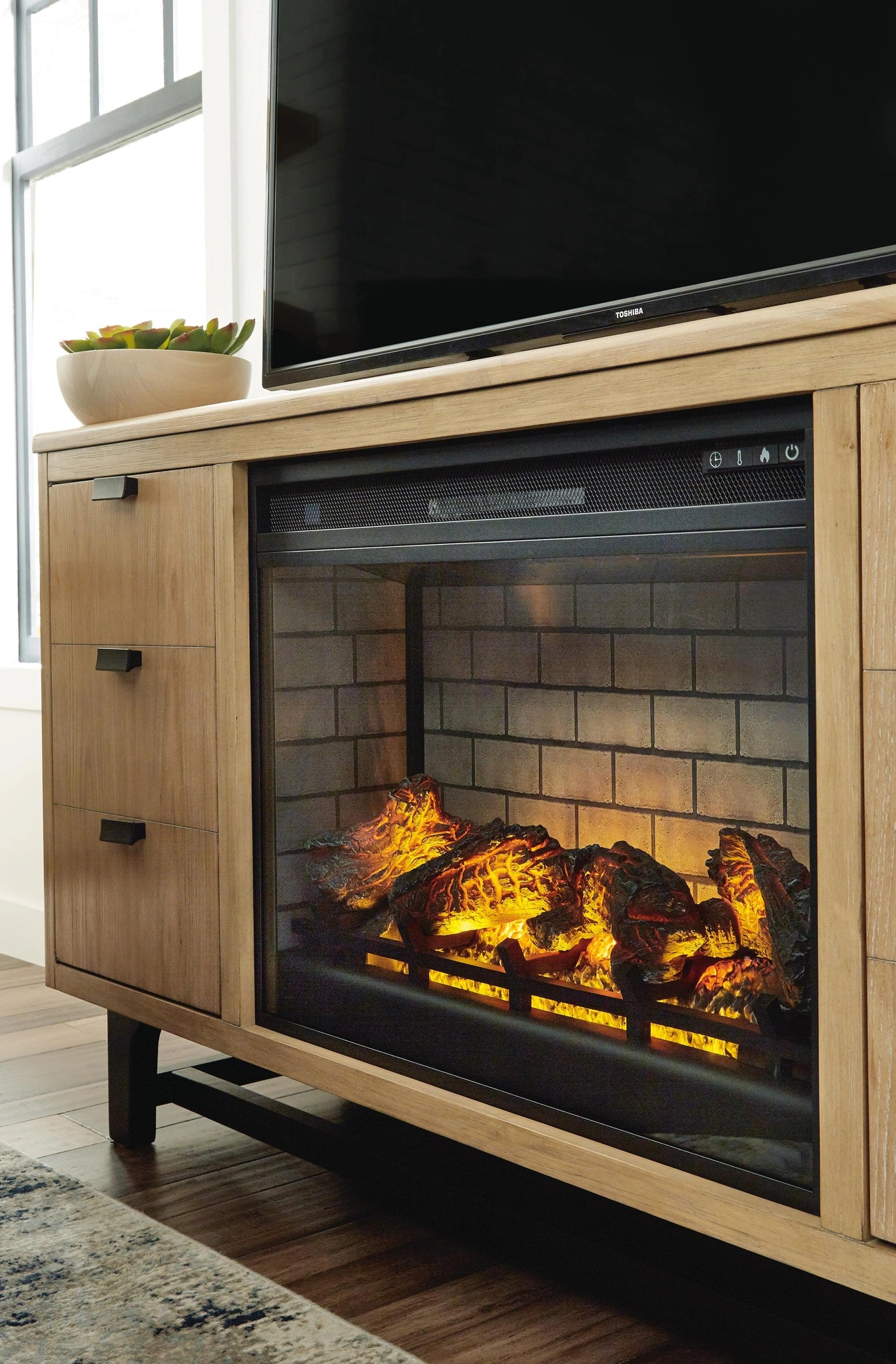 Mueble para TV con chimenea eléctrica de 72" Wittenmyer