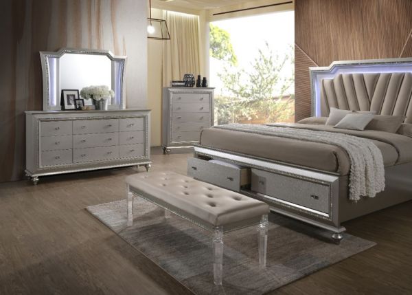 Kaitlyn Bench Champaña