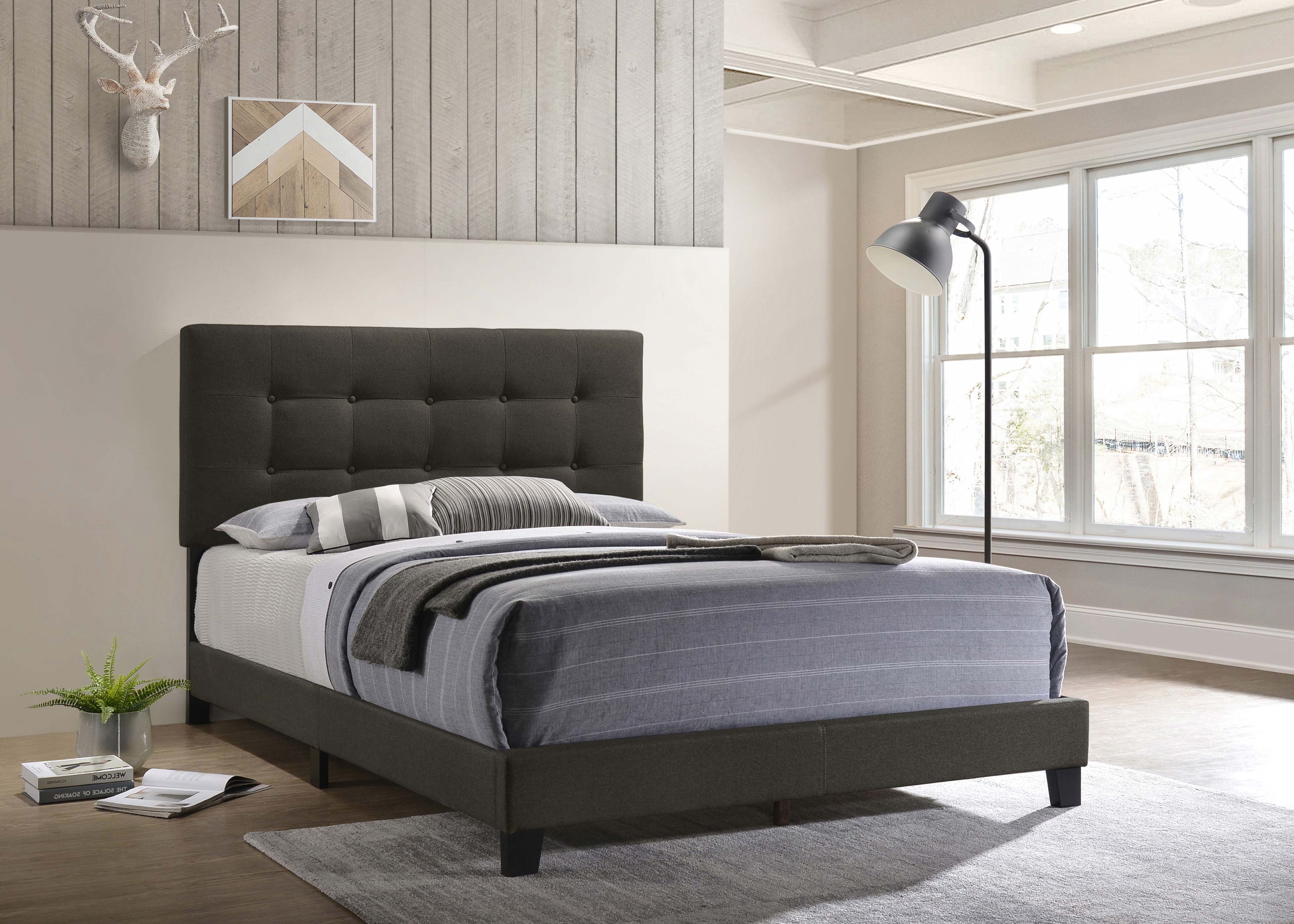 Cama con paneles Mapes