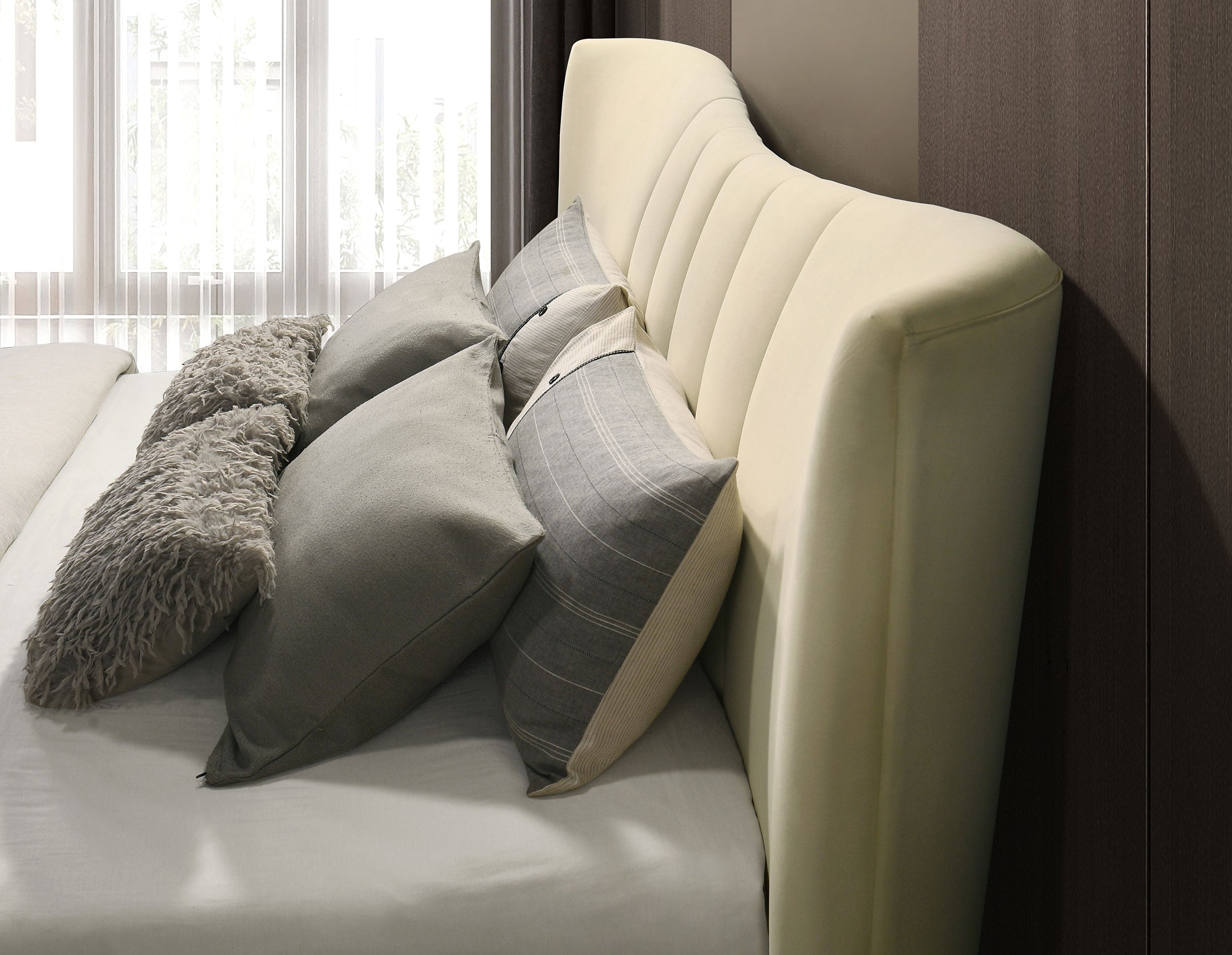Cama de plataforma Evelyn Panel
