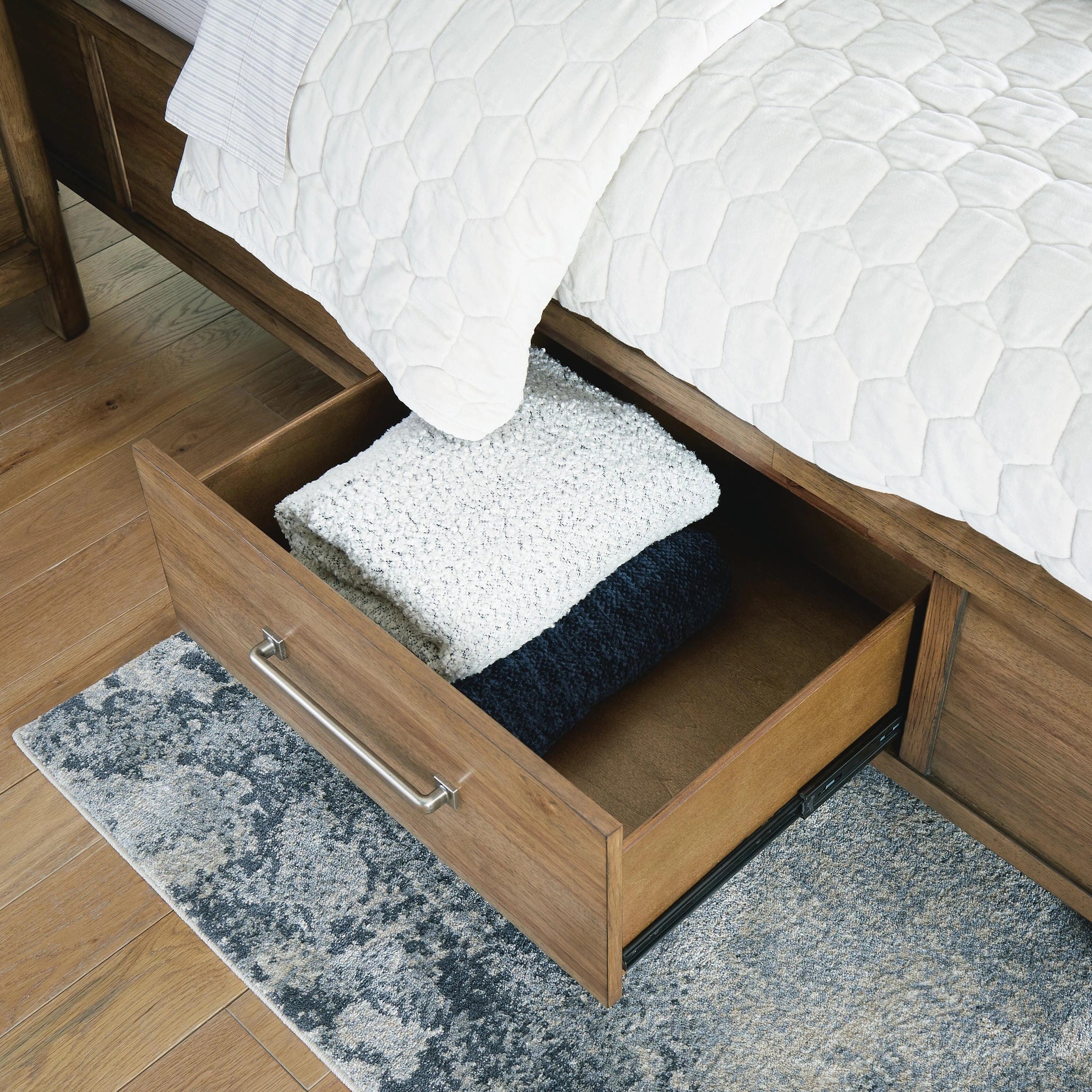Cama Cabalynn con almacenamiento