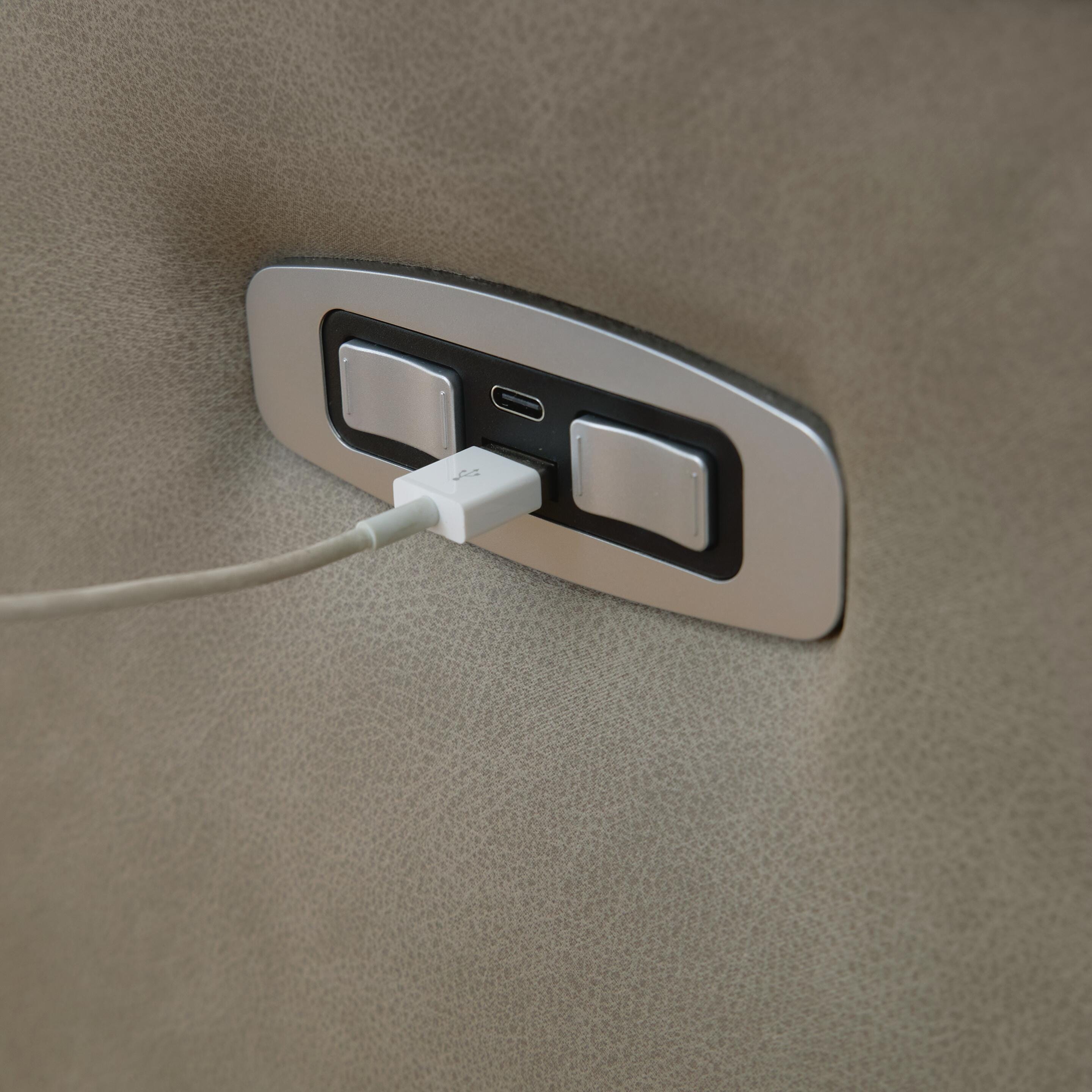 Seccional Reclinable Narwhal Place con Consola de Almacenamiento