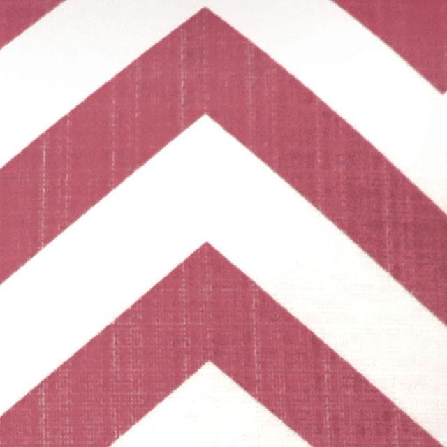 Almohada Zoe Red Chevron de 18" x 18", Chevron rojo (2/caja)