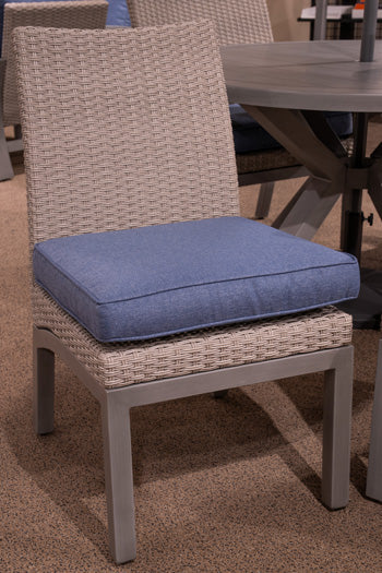 Silla auxiliar de exterior Half Moon Beach con cojín (juego de 2)