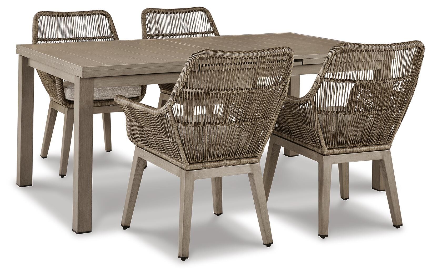 Conjunto de exterior frente a la playa