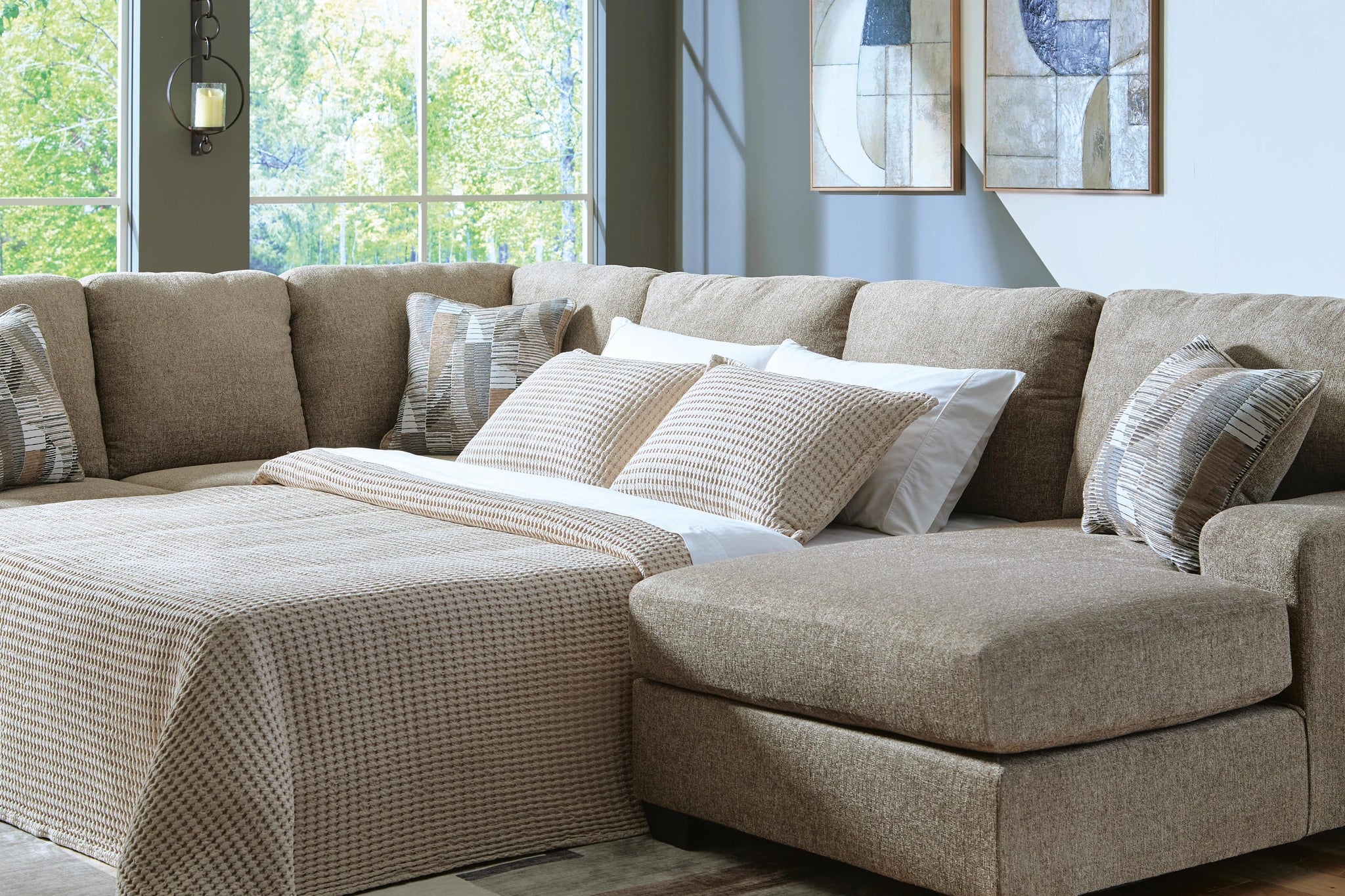Seccional con chaise Newellen Sleeper