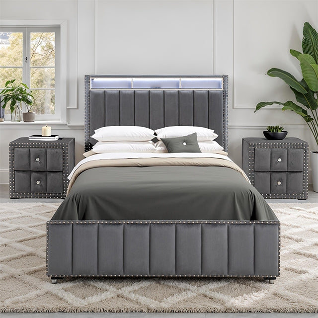 Cama Queen Farese con 2 mesitas de noche