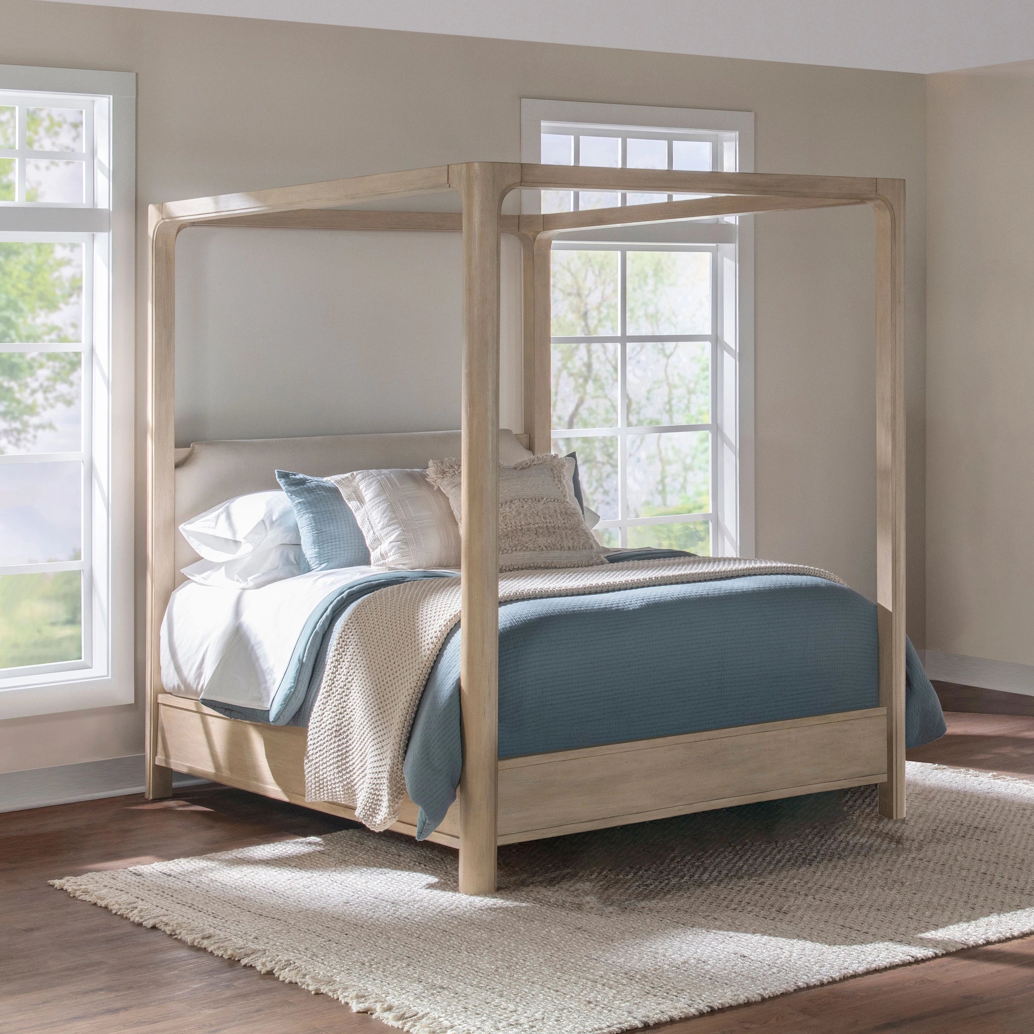 Base de cama con plataforma y dosel Solano
