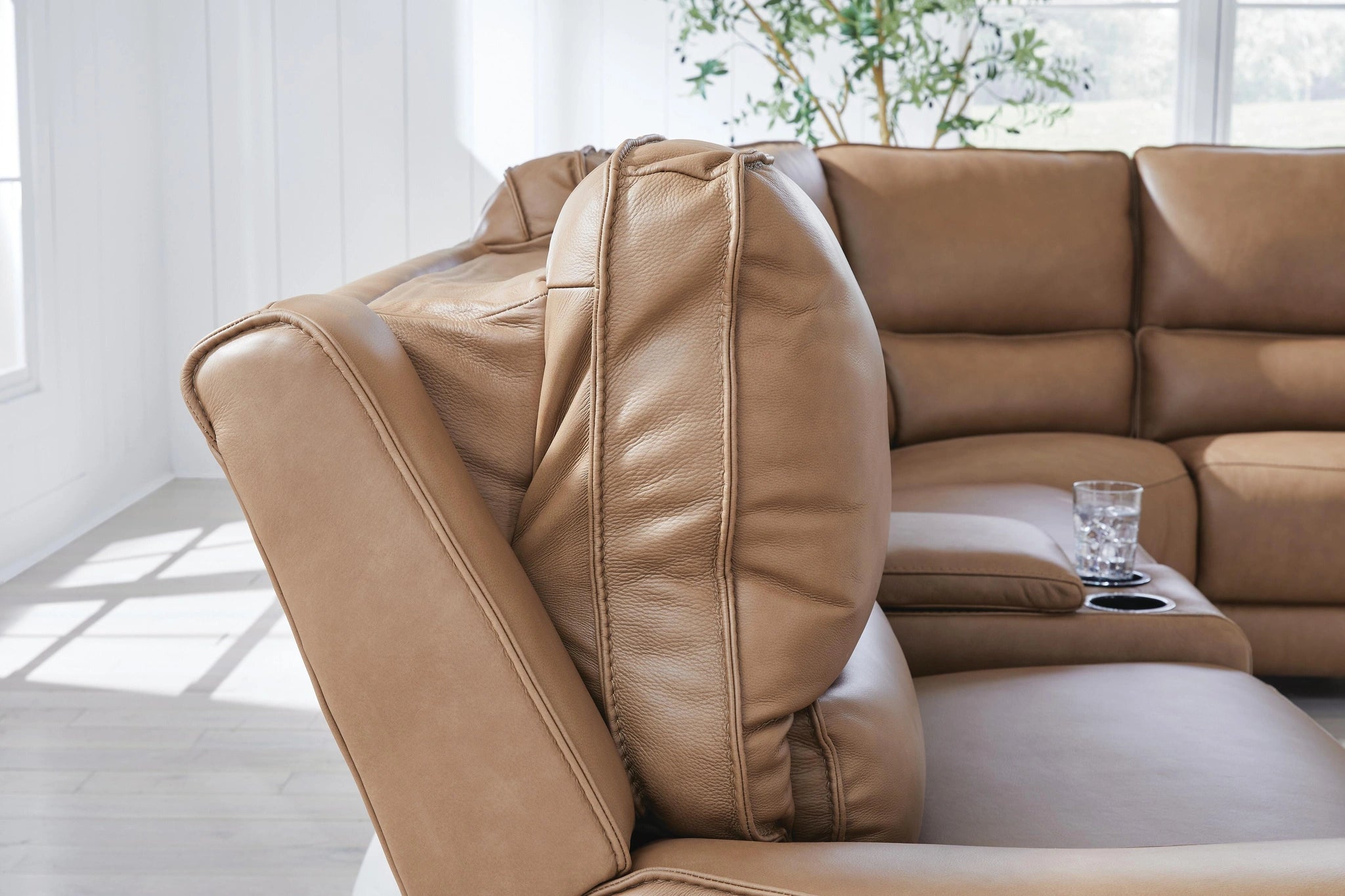 Seccional reclinable DeepWakes con consola de almacenamiento