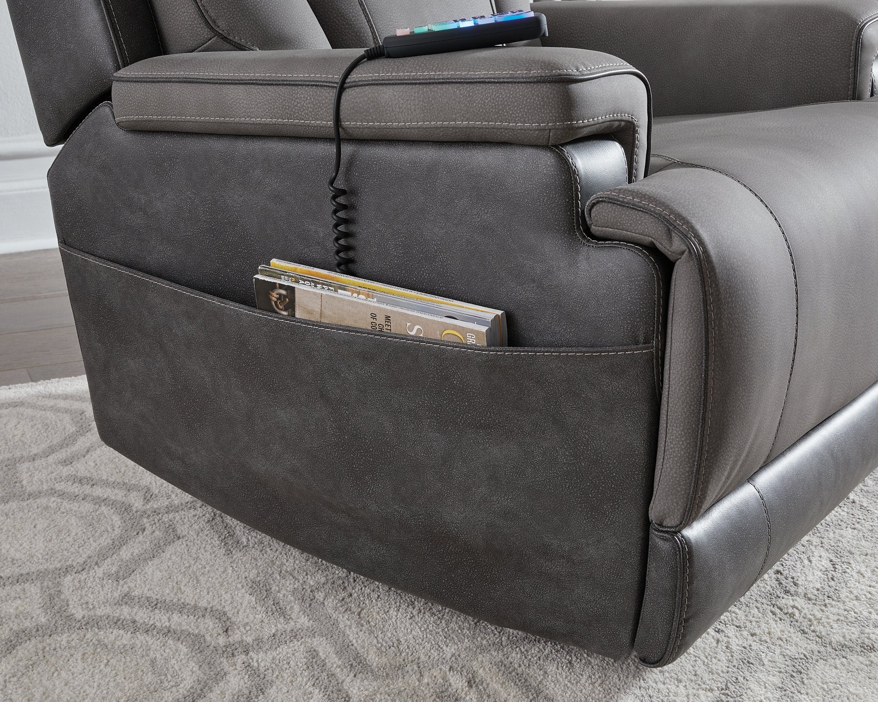 4Z-Peaceful Pause Power Lift Recliner
