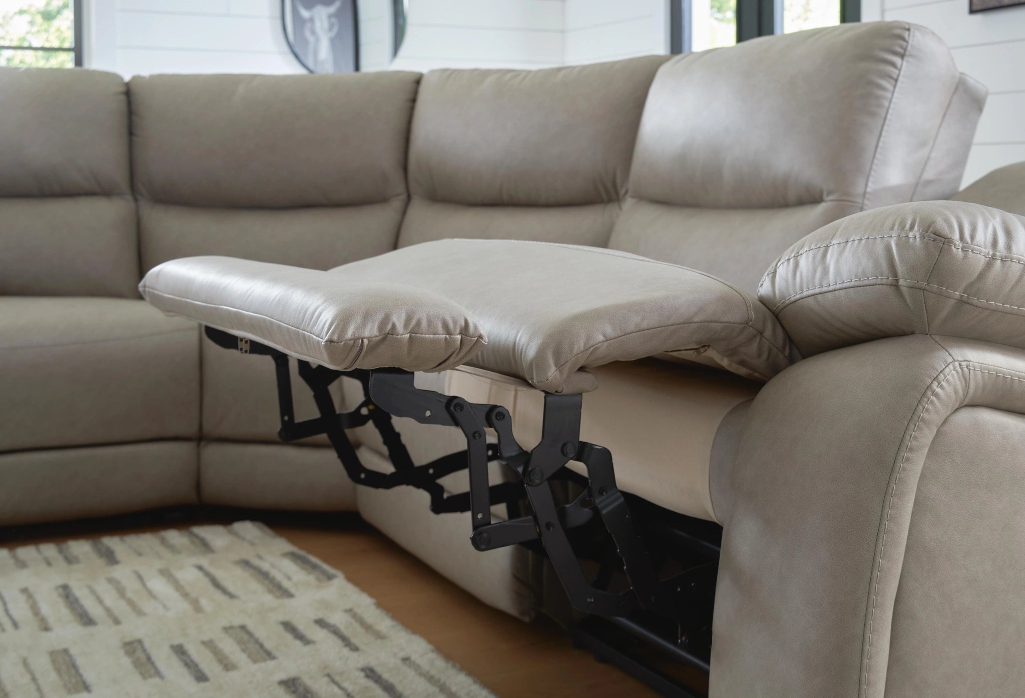 Seccional Reclinable Narwhal Place con Consola de Almacenamiento