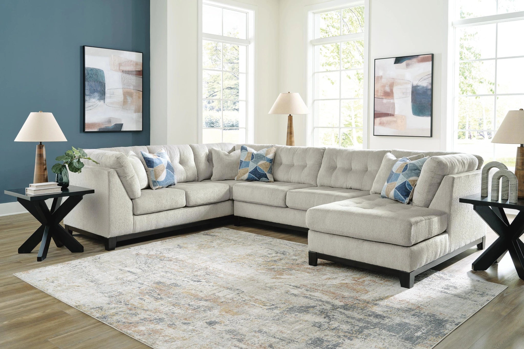 Sofá seccional Maxon Place con chaise longue