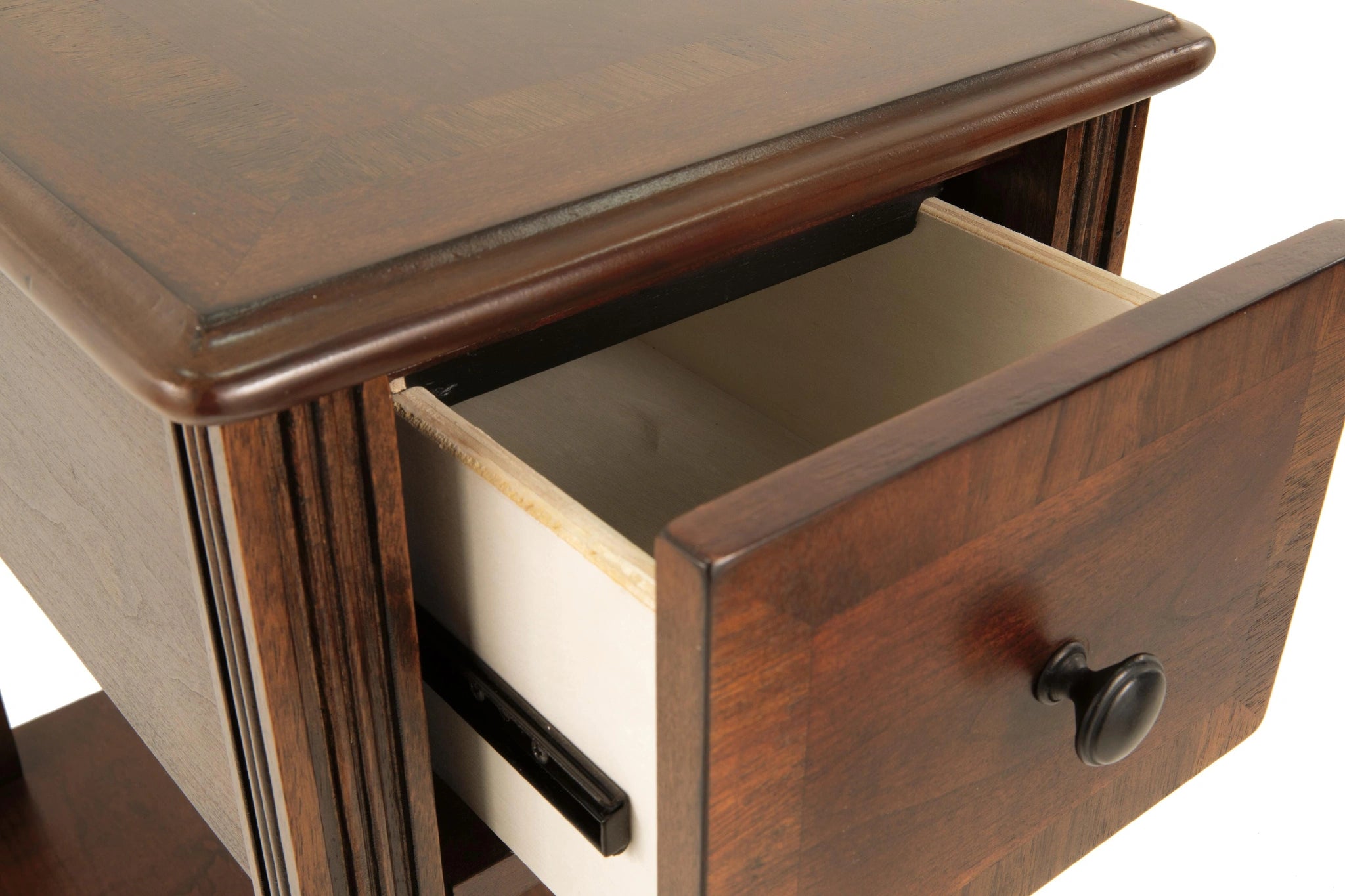 Mesa auxiliar Breegin junto al sillón