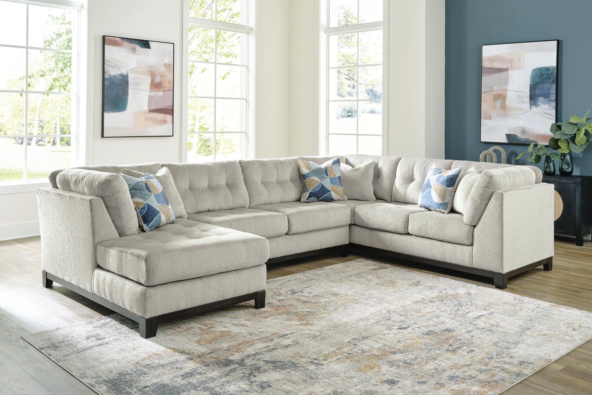 Sofá seccional Maxon Place con chaise longue