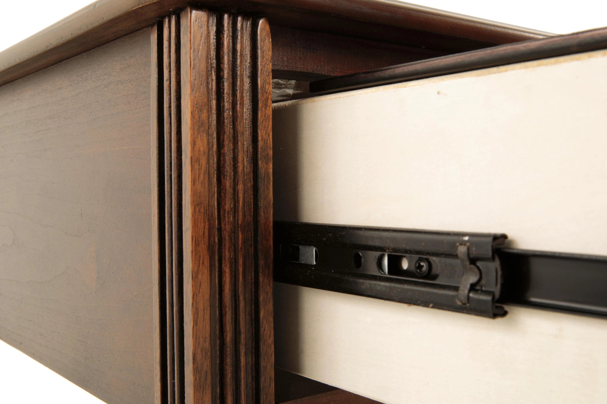 Mesa auxiliar Breegin junto al sillón