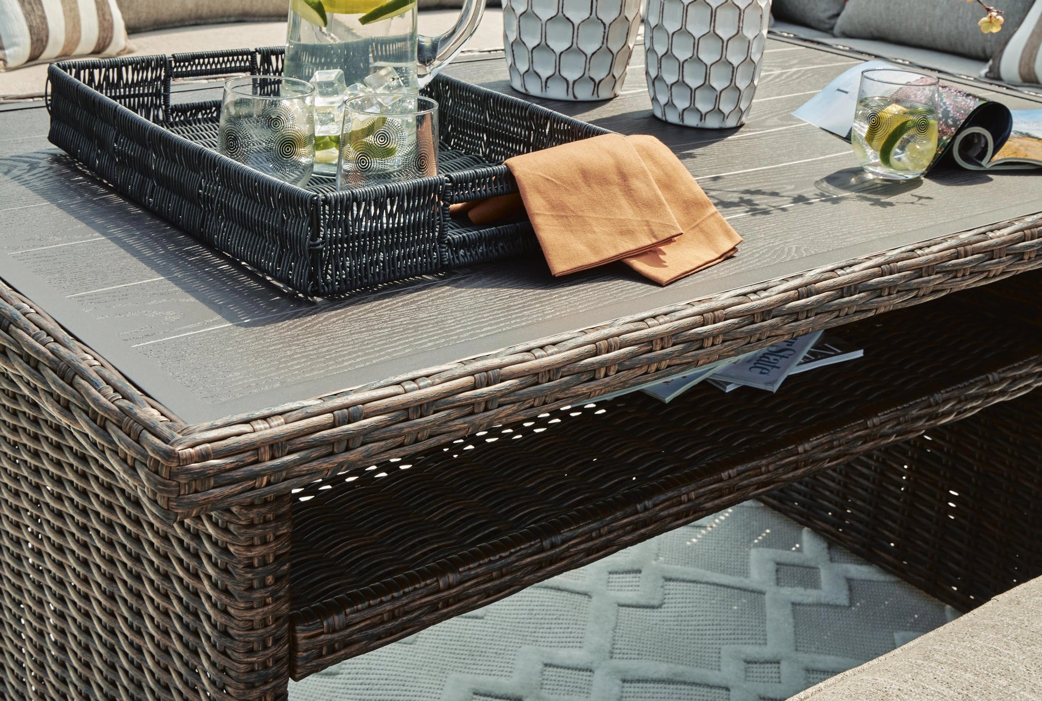Mesa multiusos para exteriores Brook Ranch