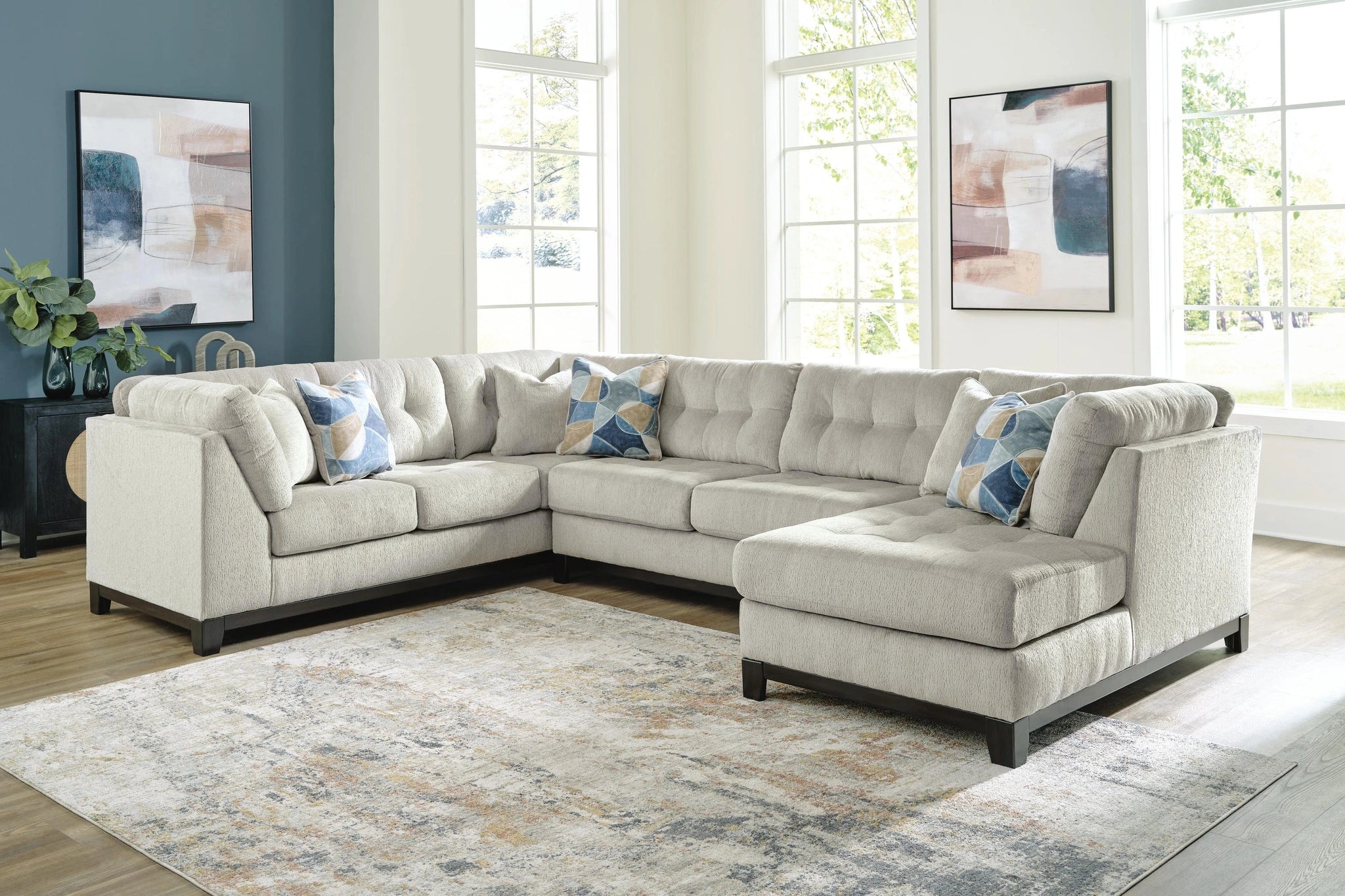 Sofá seccional Maxon Place con chaise longue