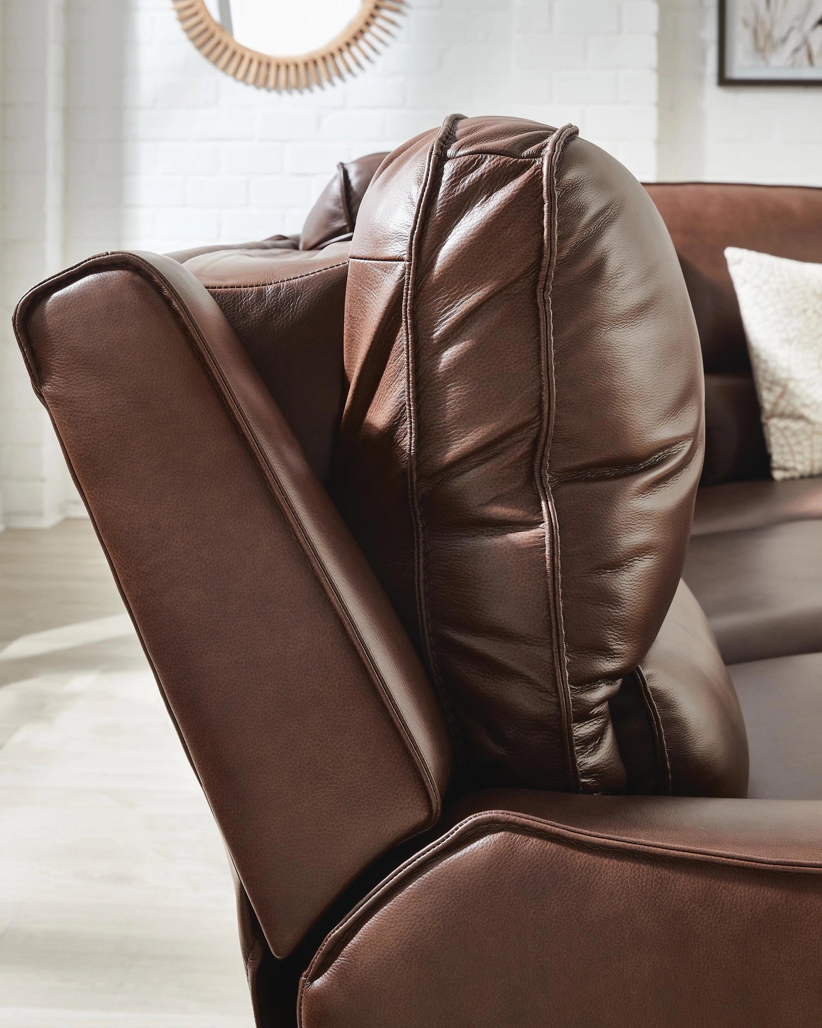 Seccional reclinable DeepWakes con consola de almacenamiento