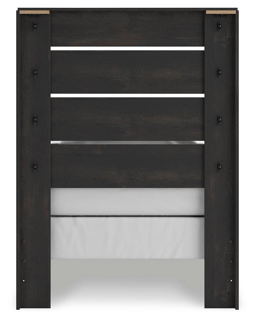Cama Hollivern