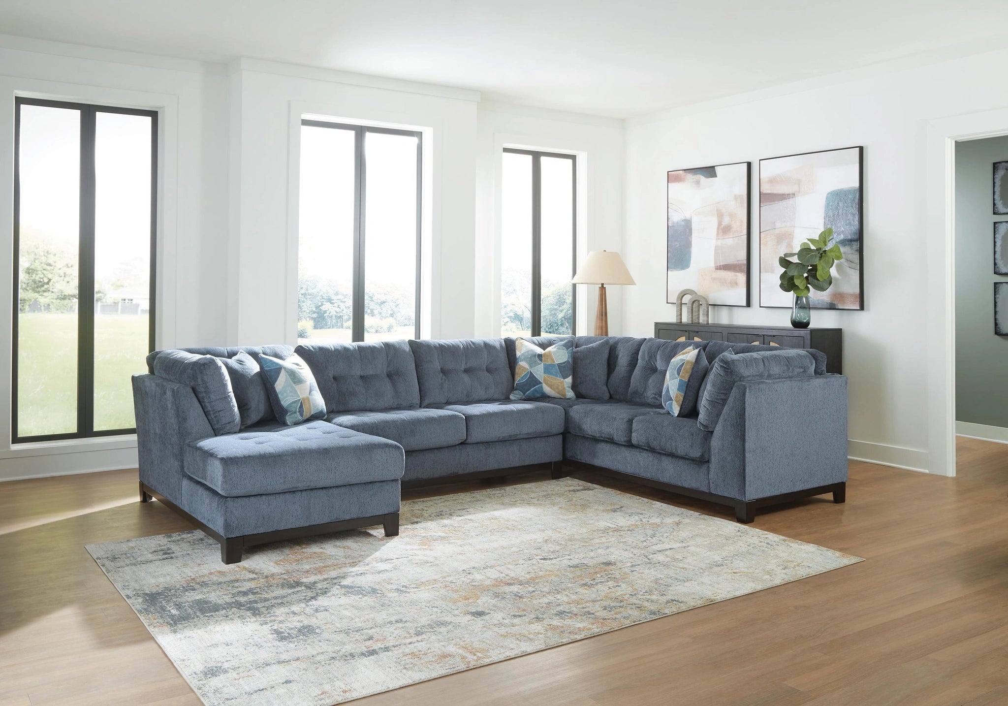 Sofá seccional Maxon Place con chaise longue