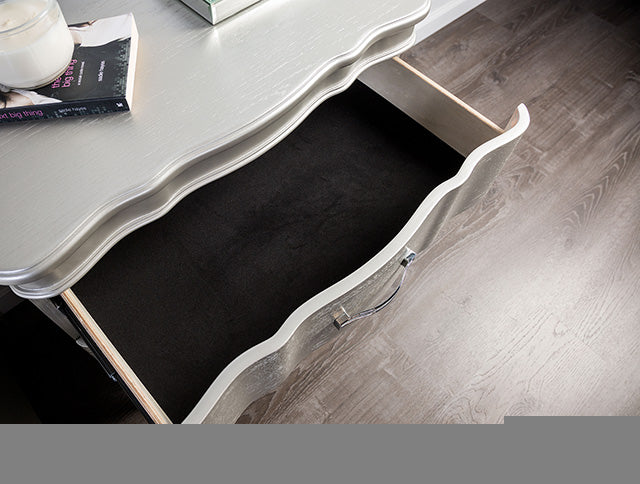 Melodi Parc Chest